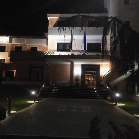 Hotel De La Ville & Centro Congressi Benevento Exterior foto