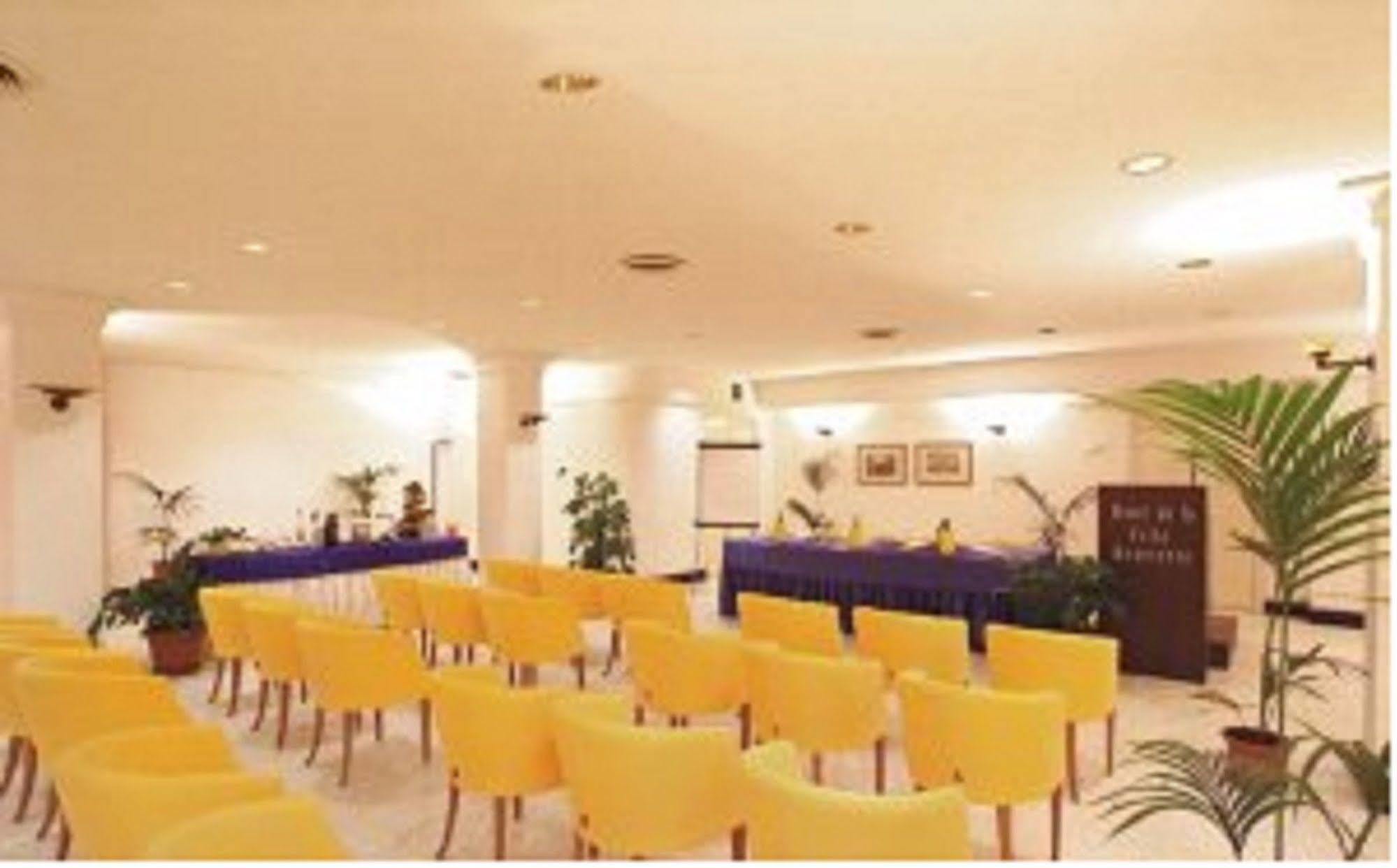 Hotel De La Ville & Centro Congressi Benevento Exterior foto